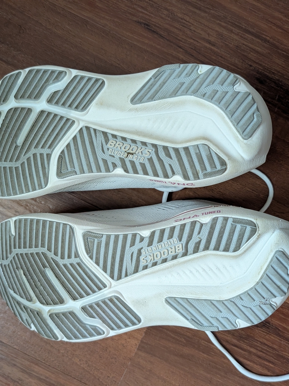 Brooks Glycerin GTS 23 - White/Harbor Mist/Metallic - Women's Size 10 - Picture 6 of 11